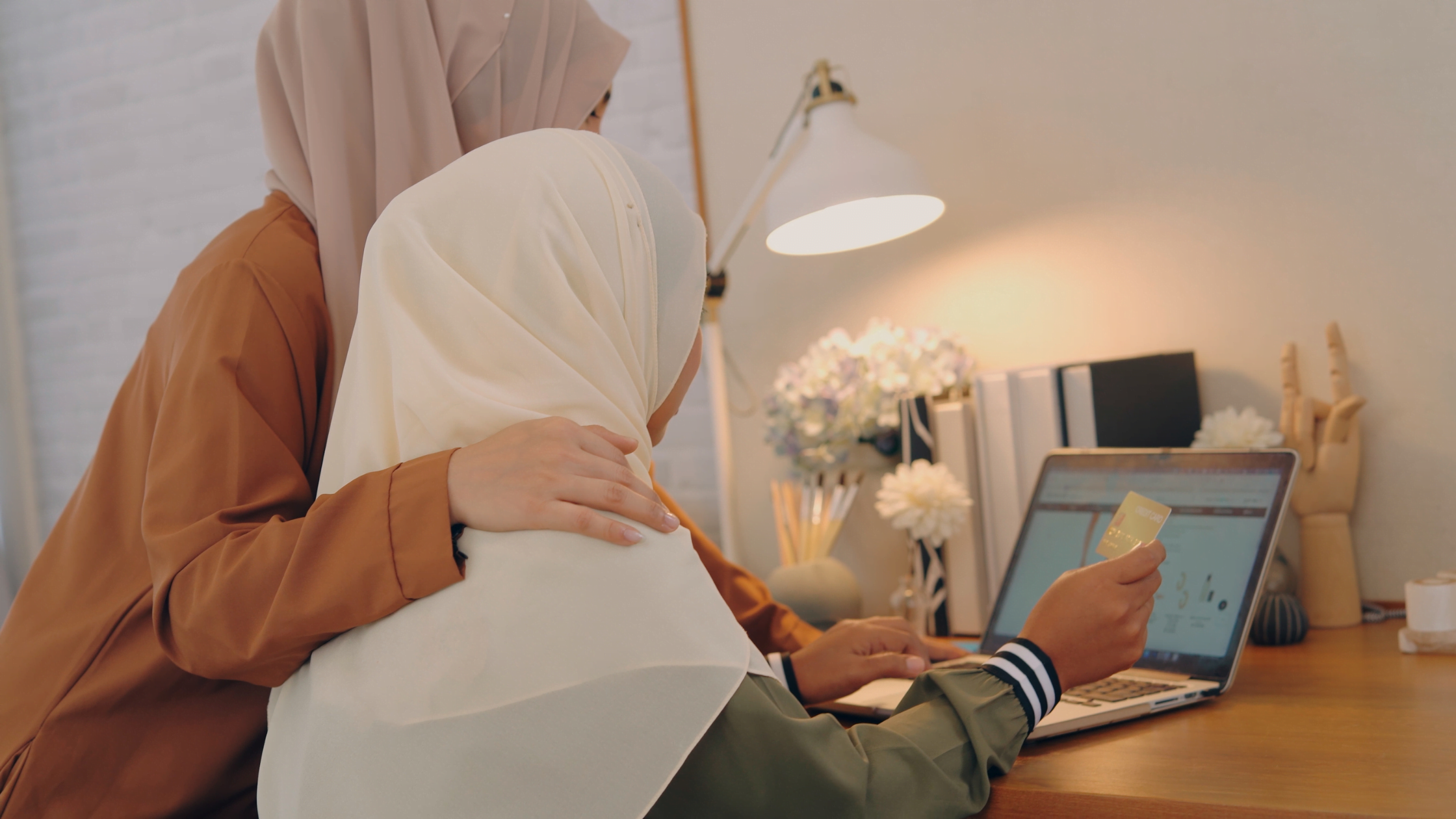The importance of web solutions in the Islamic context