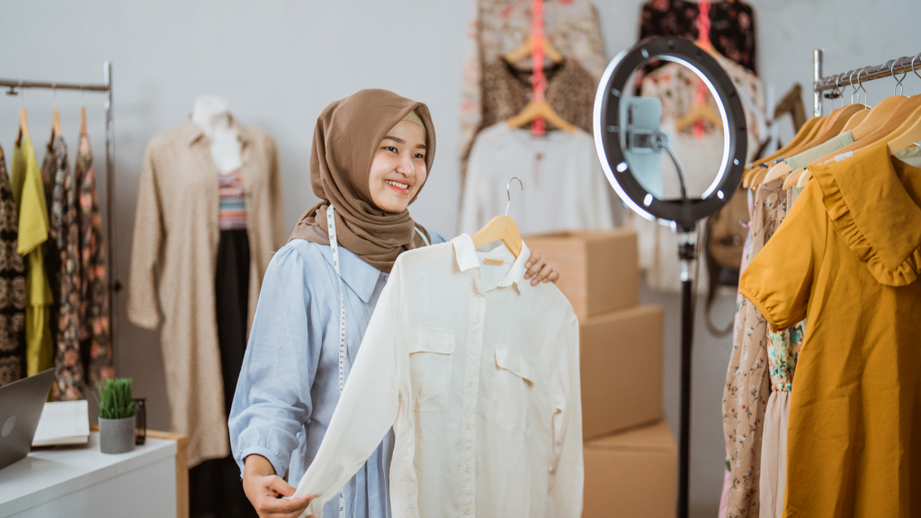 The Influence of Social Media on Mobile Commerce for Muslim Consumers